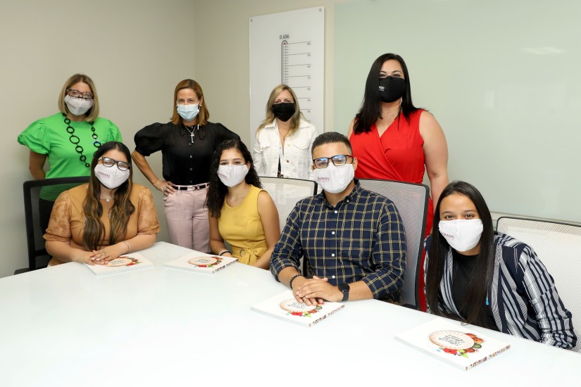 Exceptional students from the University of Sacred Heart receive their scholarships