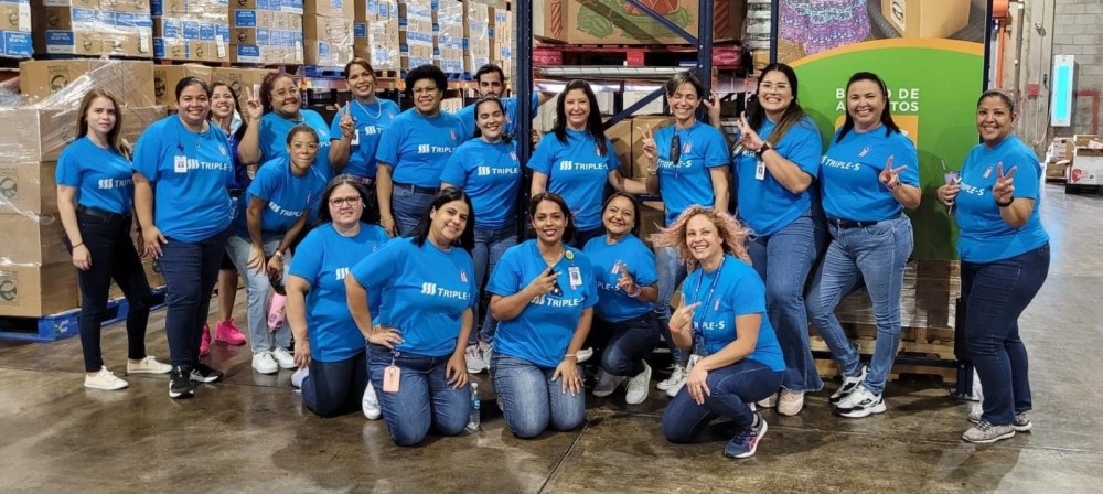 Triple-S Foundation takes volunteers to Banco de Alimentos