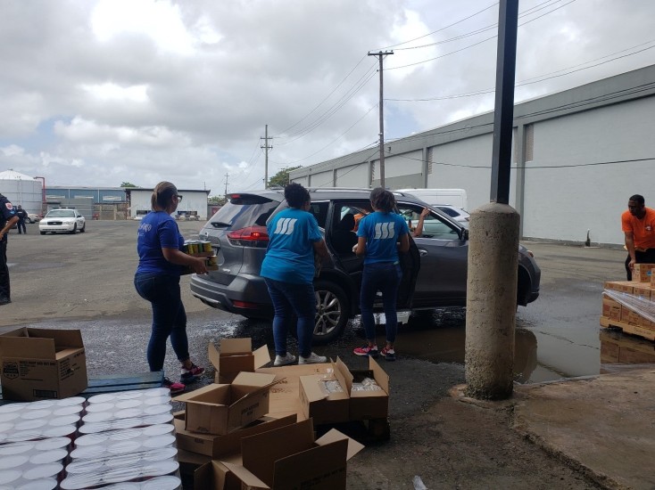 Triple-S Foundation takes volunteers to Banco de Alimentos