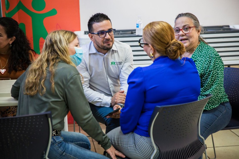Fundación Triple-S enlaza estudiantes de la Universidad de Arizona con la Fondita De Jesús